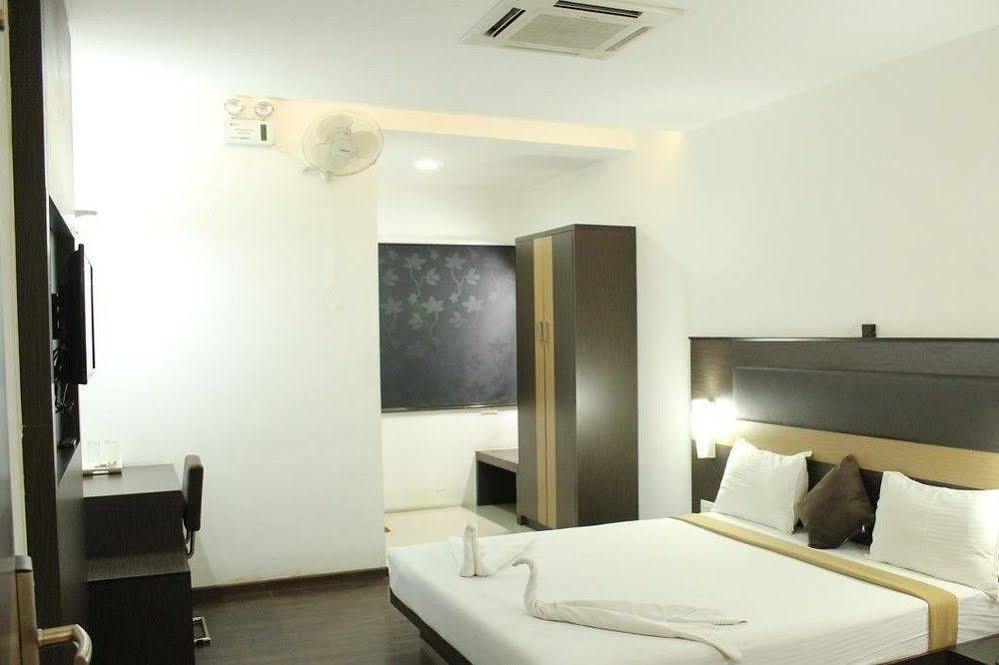 Hotel The Home Tirupur Kültér fotó